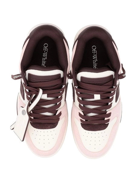 Sneaker Out of office