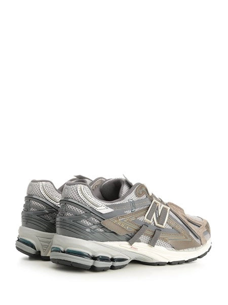 sneaker U1906A
