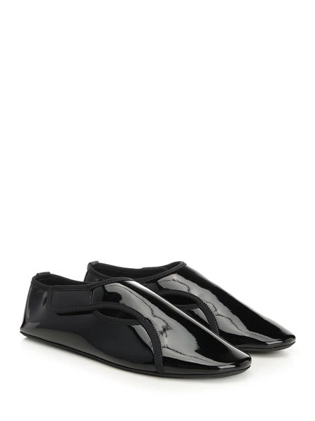Slippers in vernice