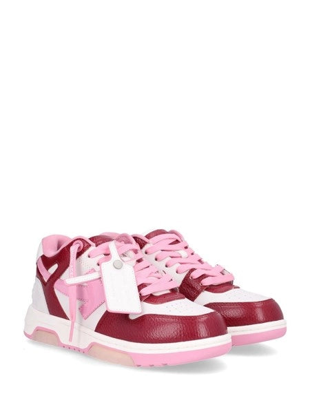Sneaker Out of office