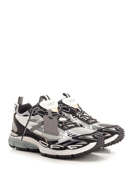 Sneaker "be right back"