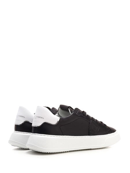 Sneaker "Temple" nera con talloncino bianco