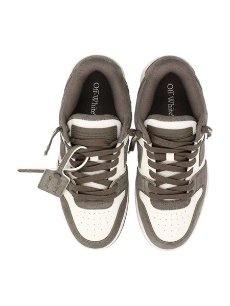 Sneaker Out of office