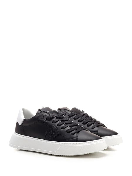 Sneaker "Temple" nera con talloncino bianco