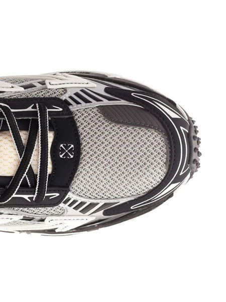 Sneaker "be right back"
