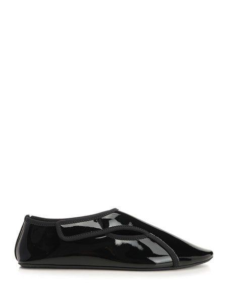 Slippers in vernice