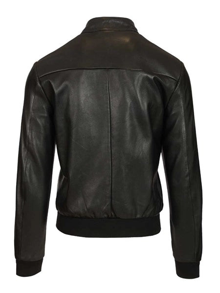 Biker in pelle nera
