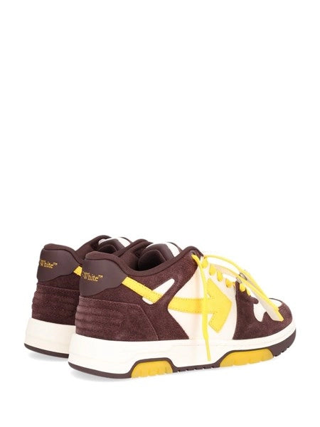 Sneaker Out of office