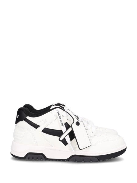 Sneaker Out of office