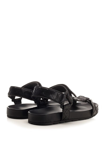 Sandalo in pelle nera