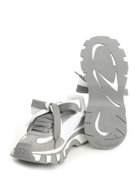 sneaker DG country road