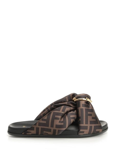 Slide flat in satin