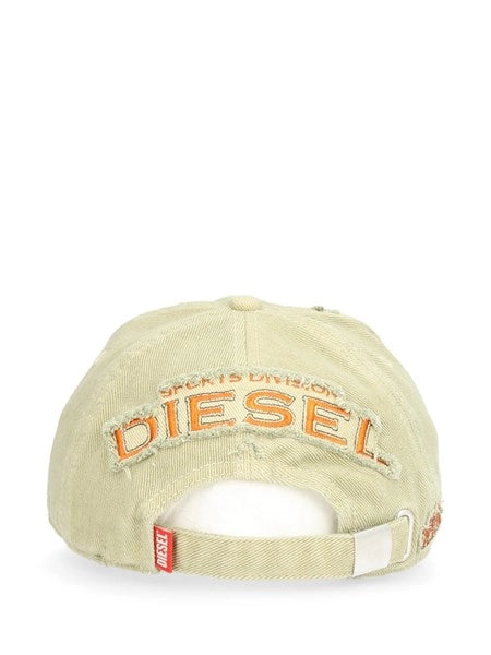 Cappello da baseball con patch ricamate