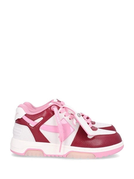 Sneaker Out of office