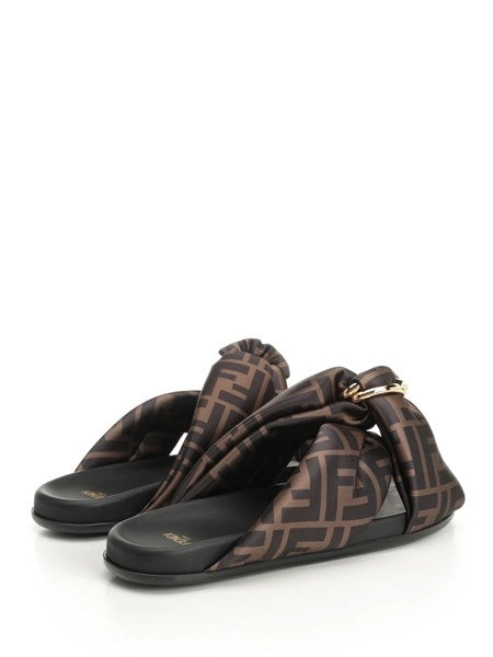 Slide flat in satin