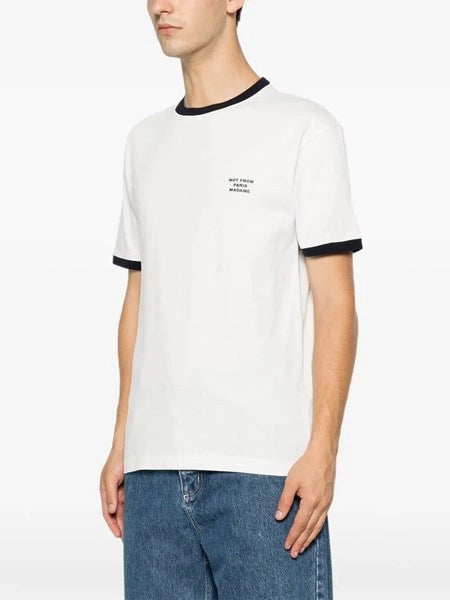 T-shirt con slogan a contrasto