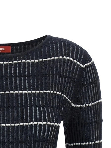 Maglia aderente in lana e set