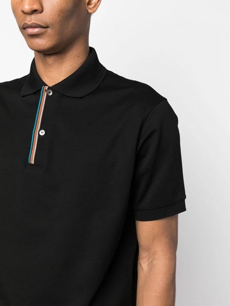 Polo con rifiniture a righe