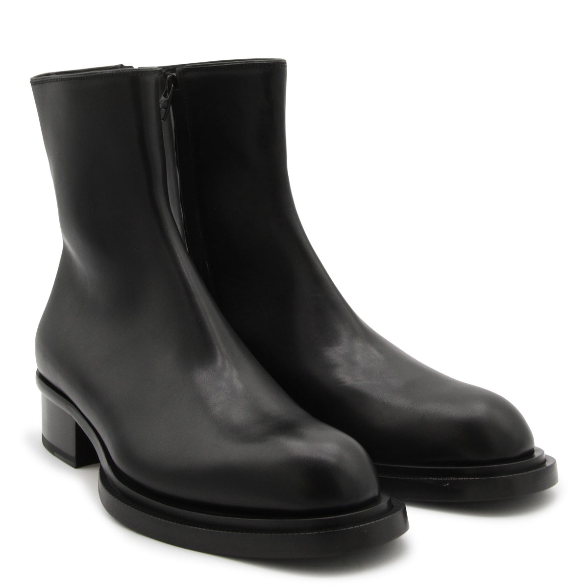 BLACK LEATHER BOOTS