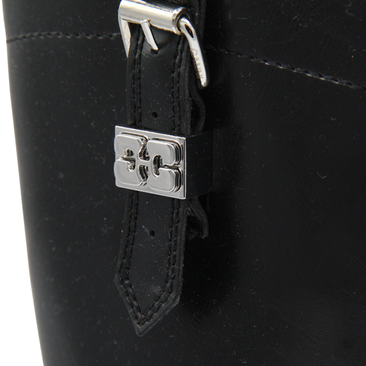 BLACK BOOTS