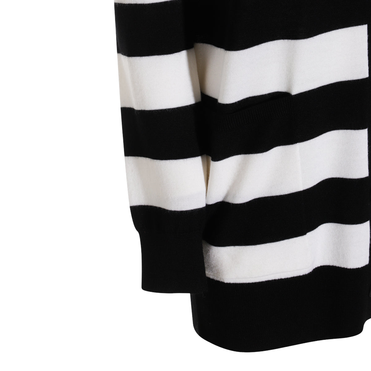 BLACK AND WHITE KNITWEAR