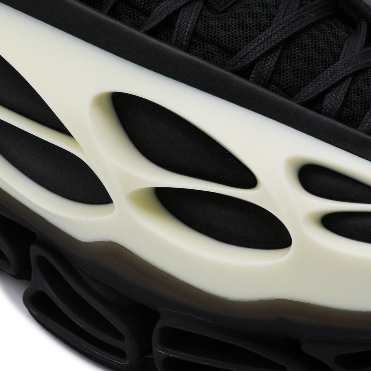 BLACK AND CREAM WILLY MEGA LOW SNEAKERS