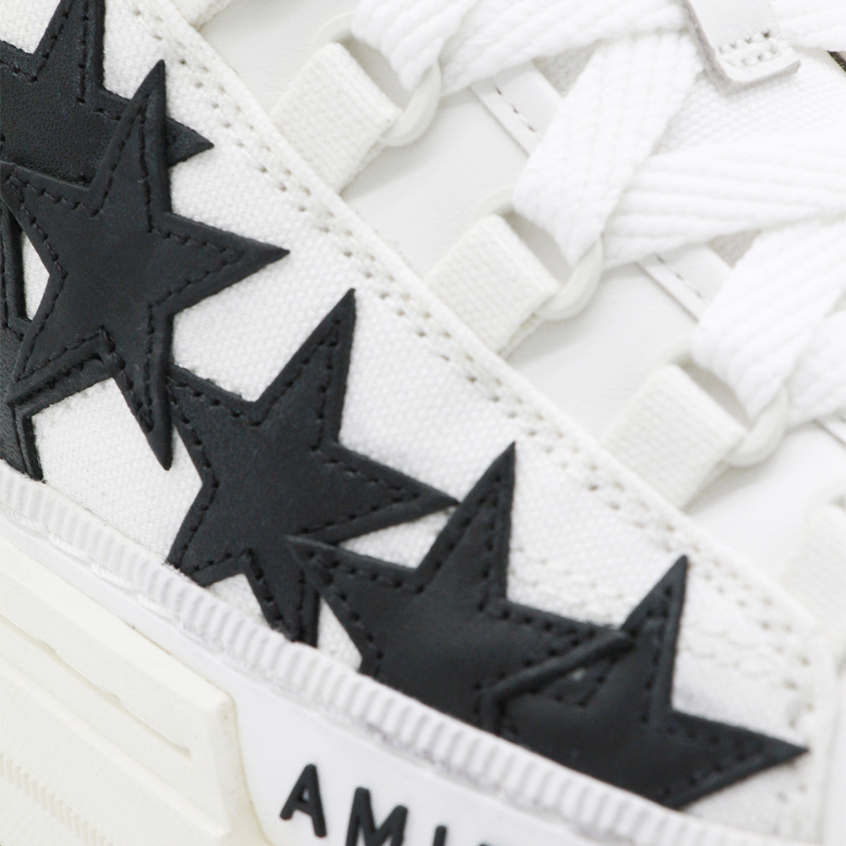 WHITE AND BLACK STARS COURT SNEAKERS
