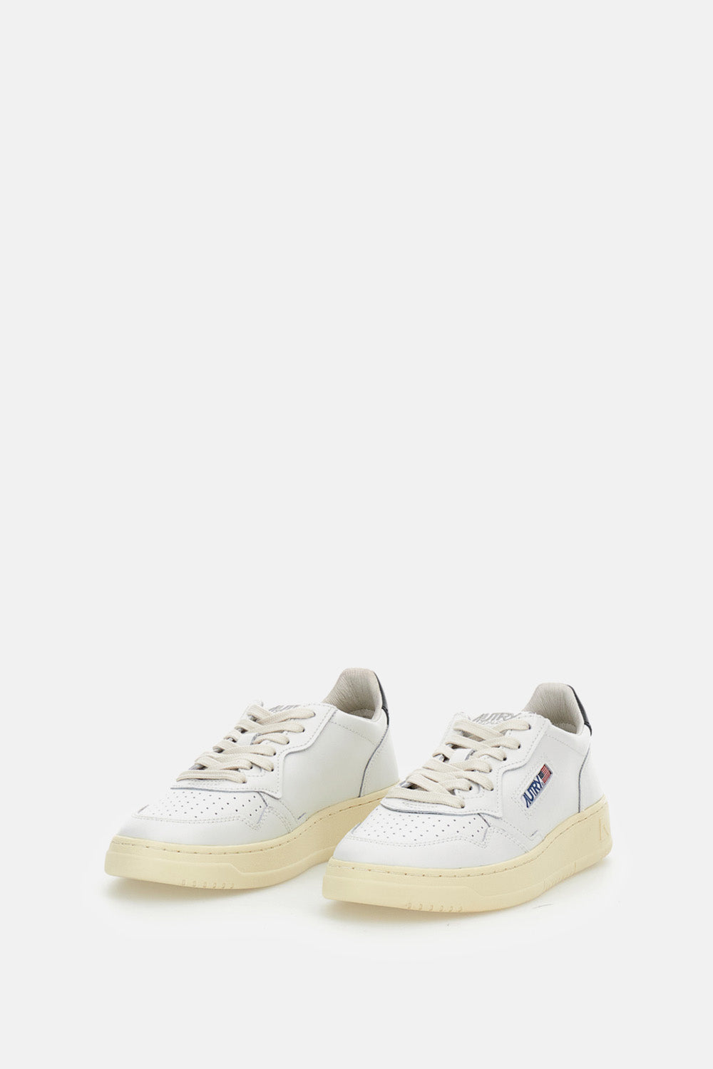 MEDALIST LOW LEATHER SNEAKERS