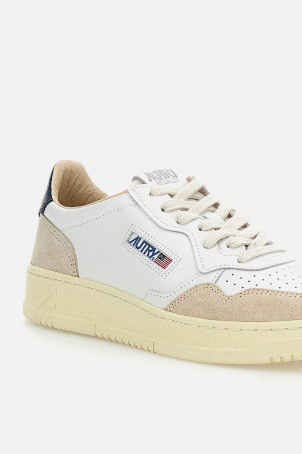 MEDALIST LOW LEATHER SNEAKERS