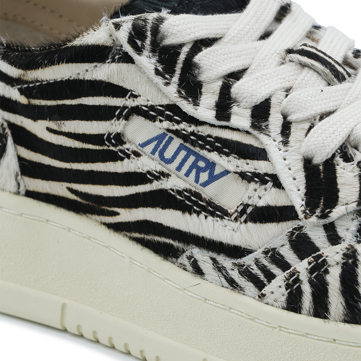BLACK AND WHITE LEATHER SNEAKERS
