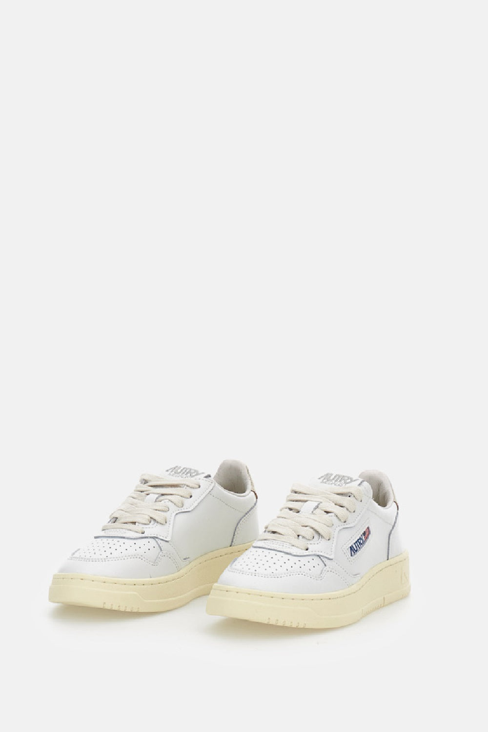 MEDALIST LOW LEATHER SNEAKERS