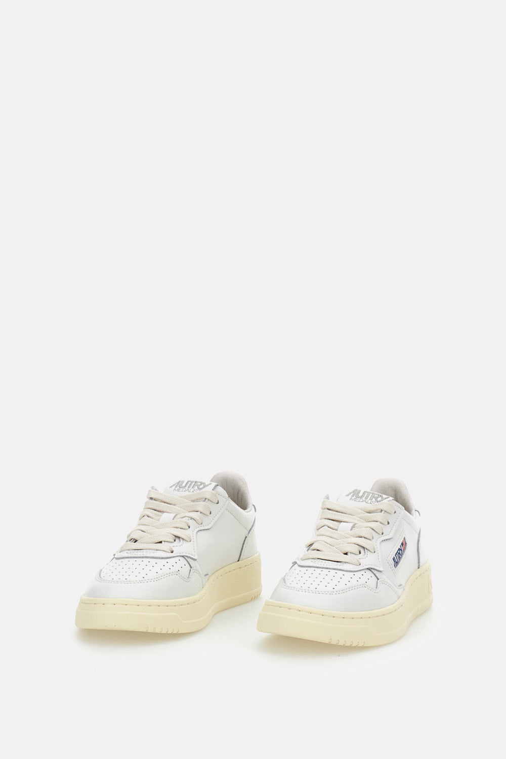MEDALIST LOW LEATHER SNEAKERS