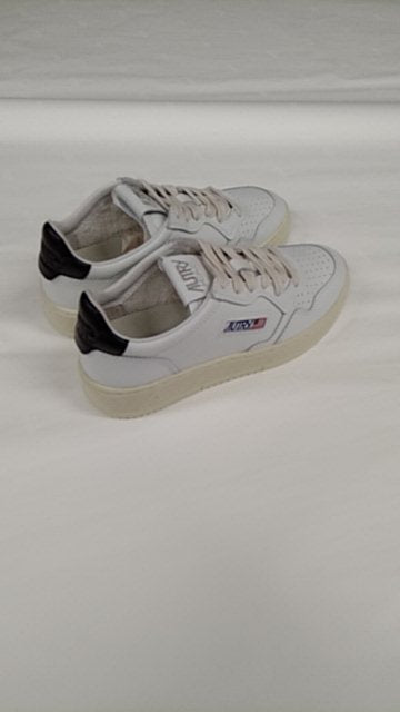 MEDALIST LOW LEATHER SNEAKERS