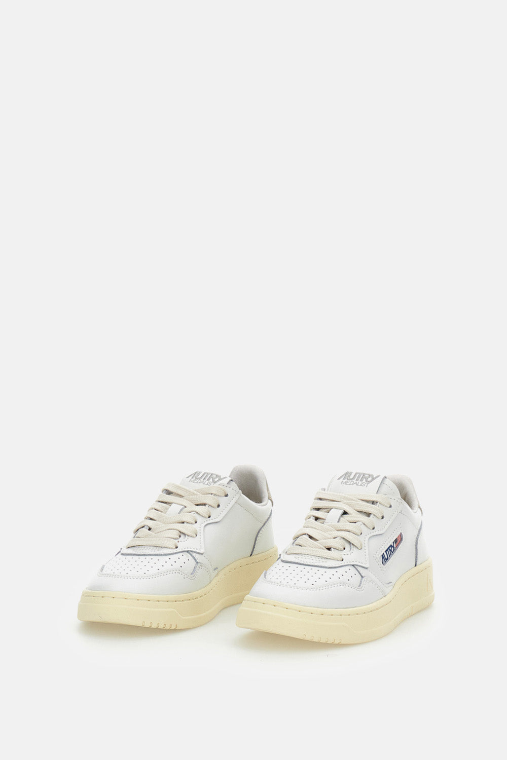 MEDALIST LOW LEATHER SNEAKERS