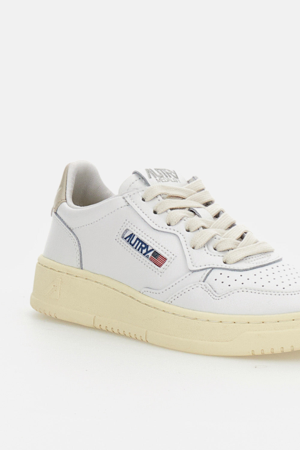 MEDALIST LOW LEATHER SNEAKERS