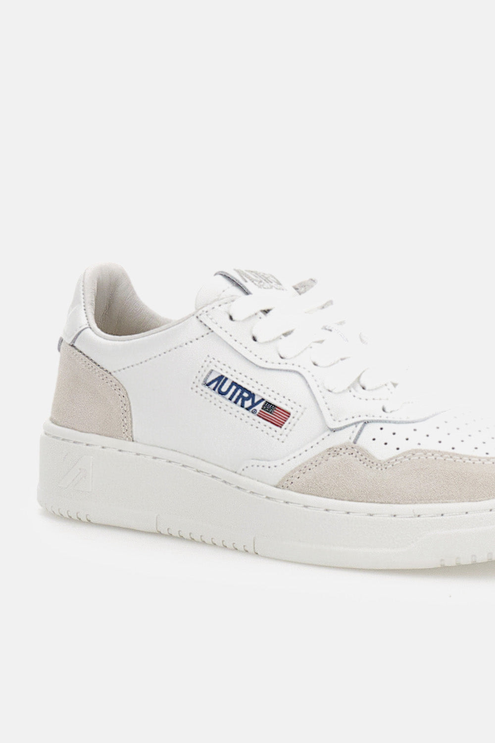MEDALIST LOW LEATHER SNEAKERS