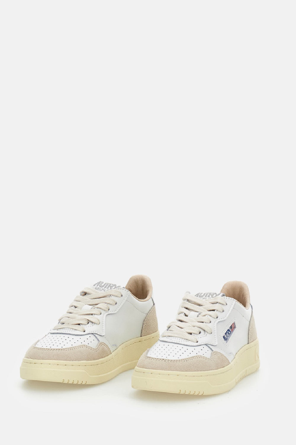 MEDALIST LOW LEATHER SNEAKERS