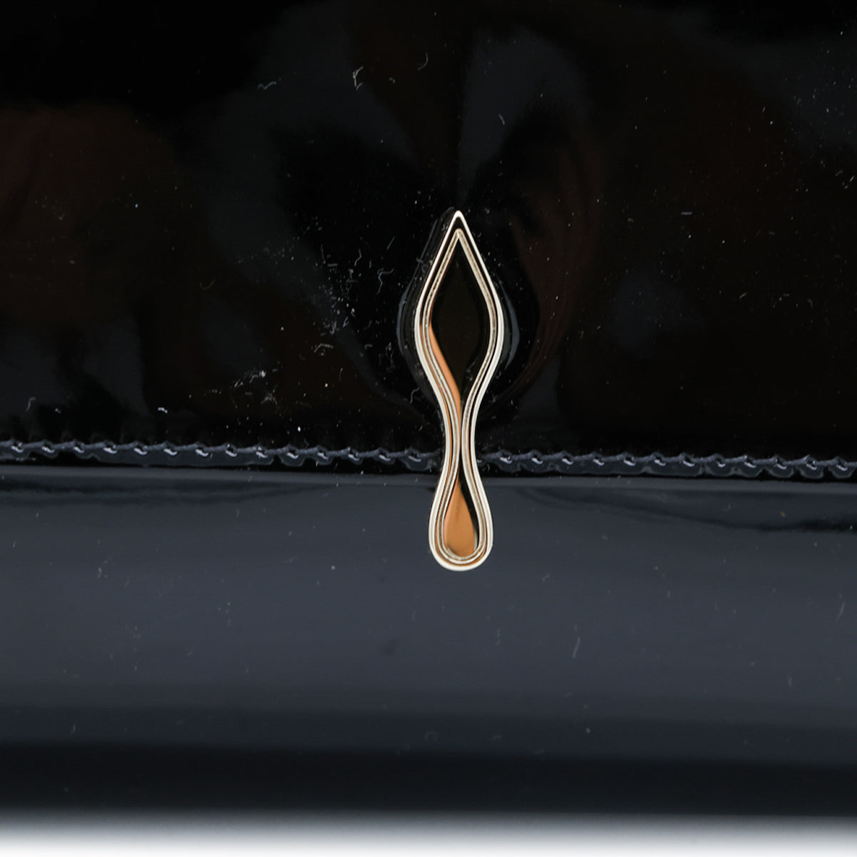 BLACK BETTINA LEATHER WALLET ON CHAIN PATENT SOFT