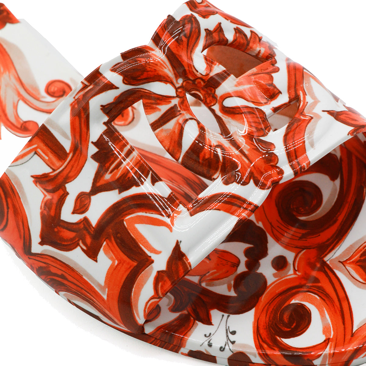 WHITE AND ORANGE MAIOLICA FLATS