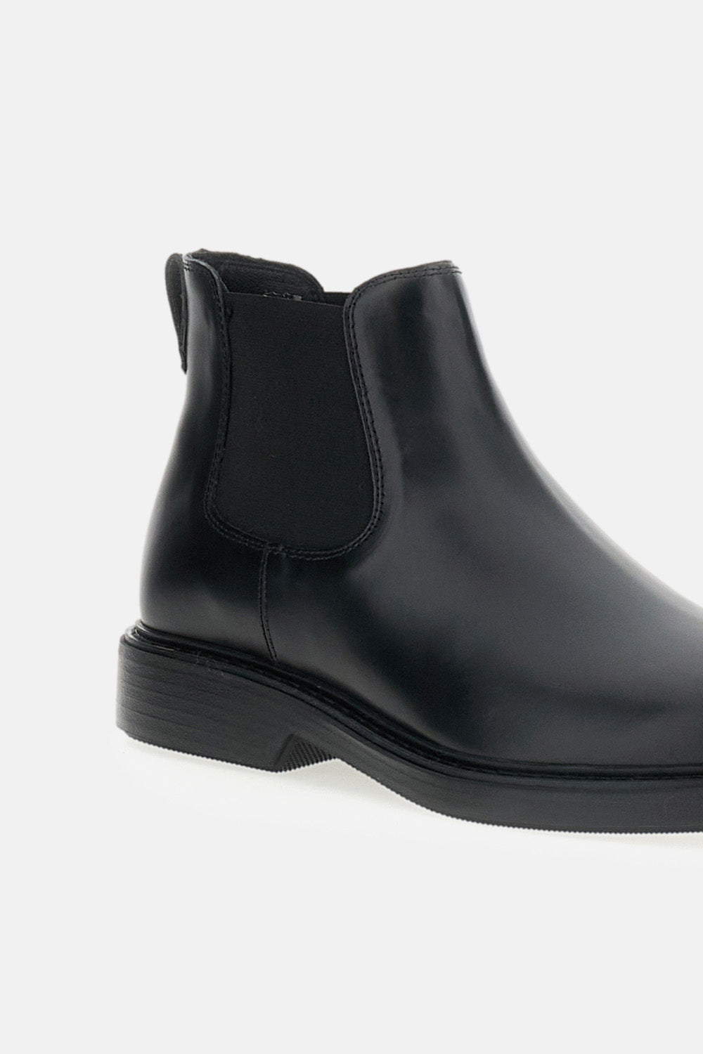 H704 CHELSEA BOOTS