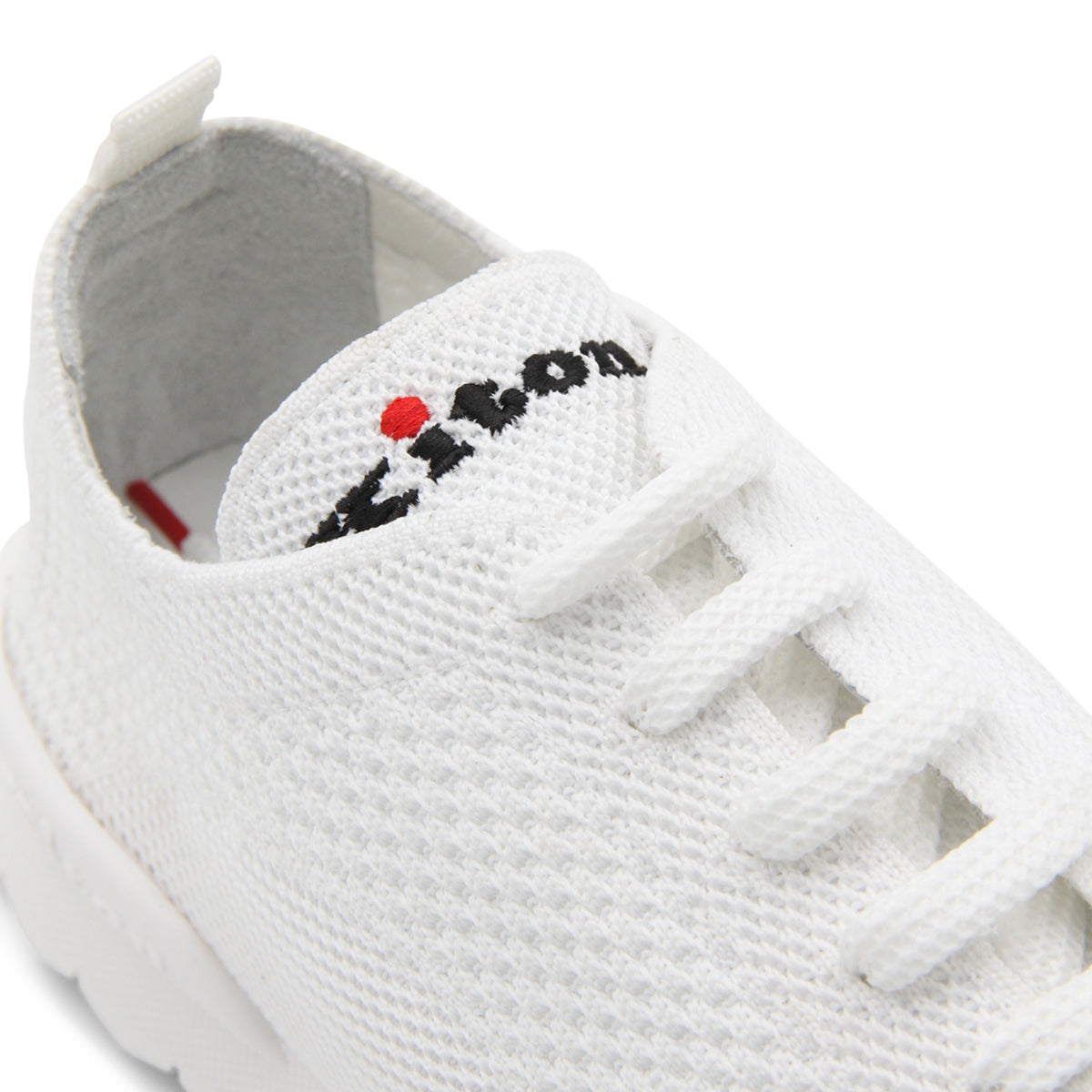 WHITE FITS SNEAEÌKERS