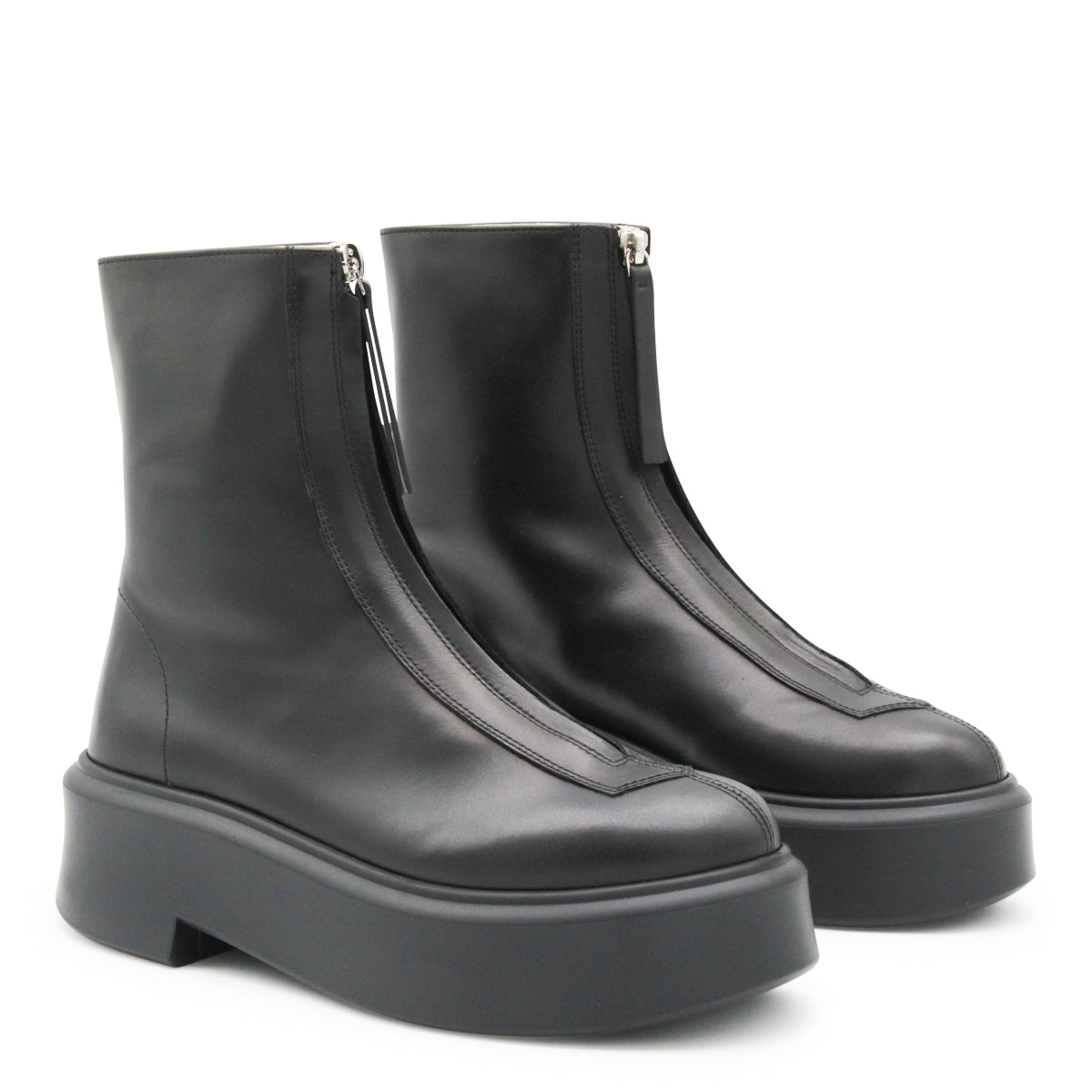 BLACK LEATHER BOOTS