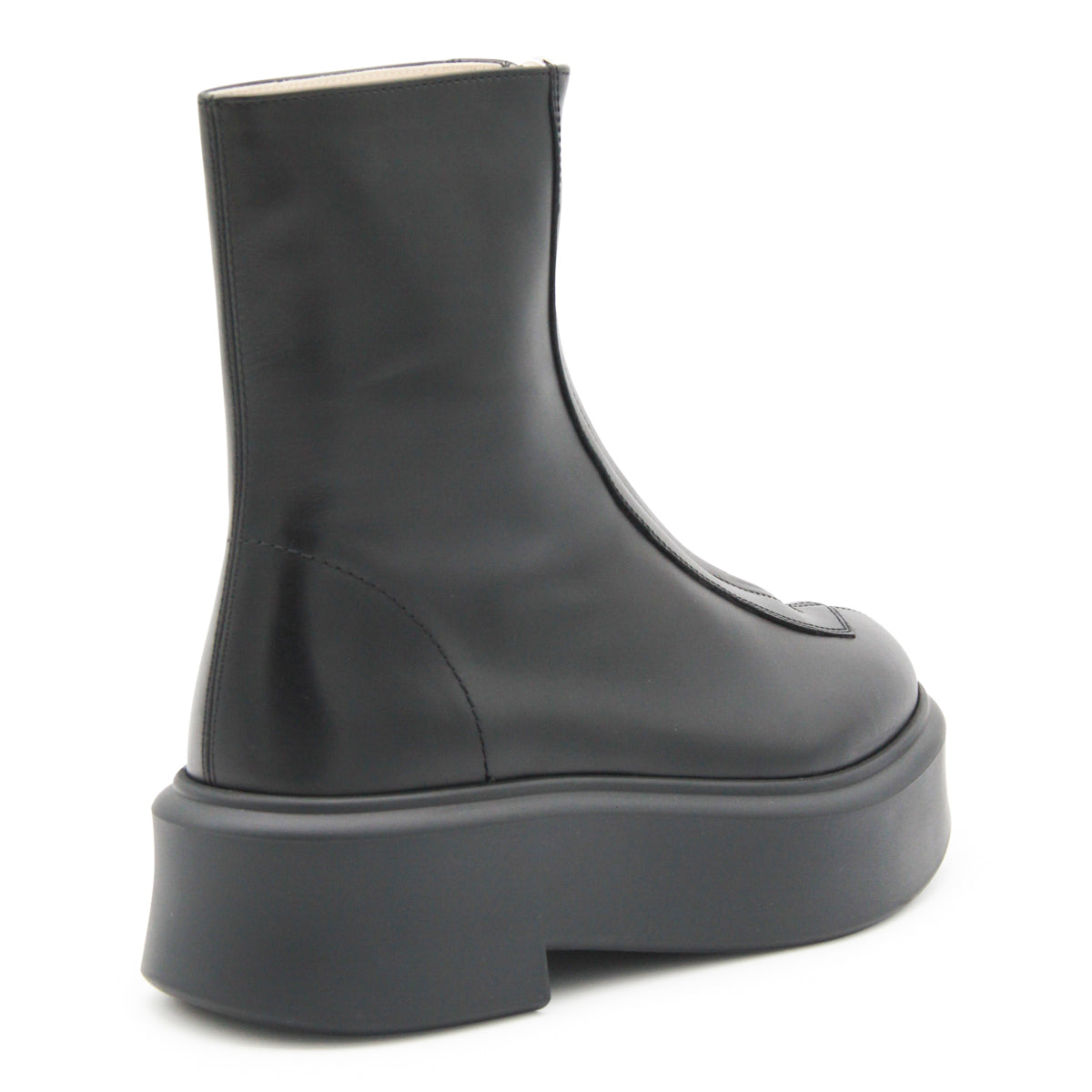 BLACK LEATHER BOOTS