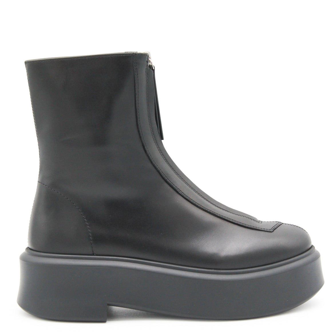 BLACK LEATHER BOOTS