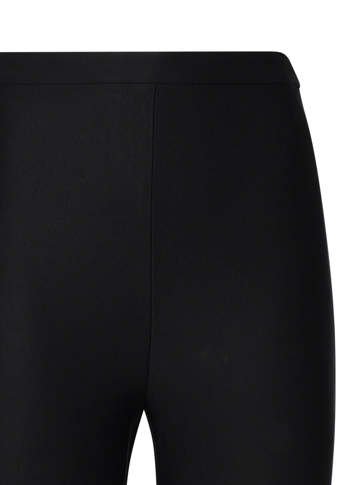 Pantaloni aderenti