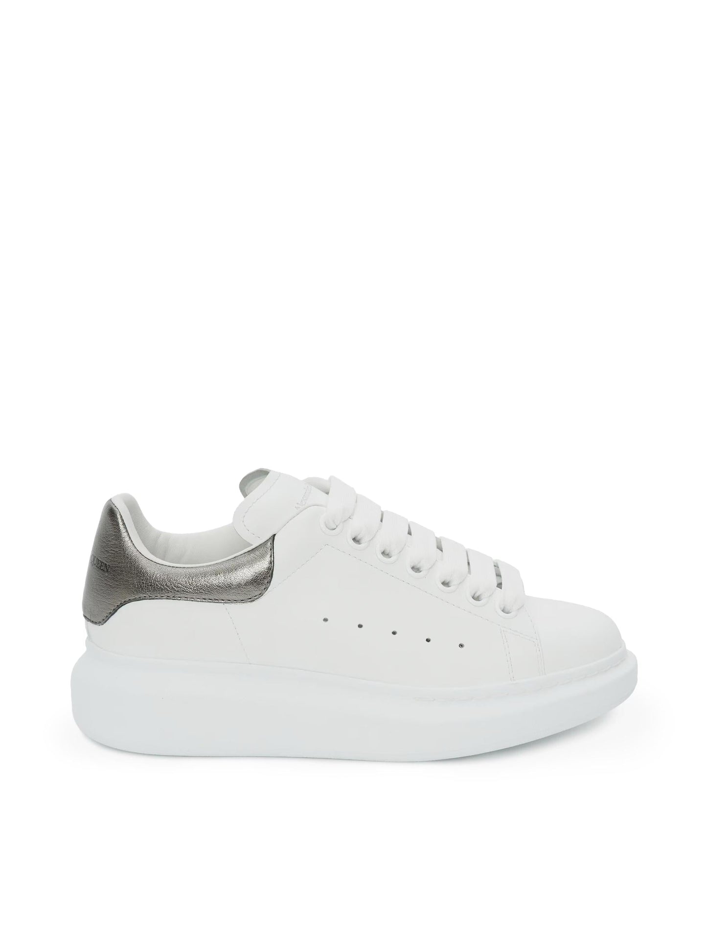 Sneakers oversize in pelle con talloncino a contrasto