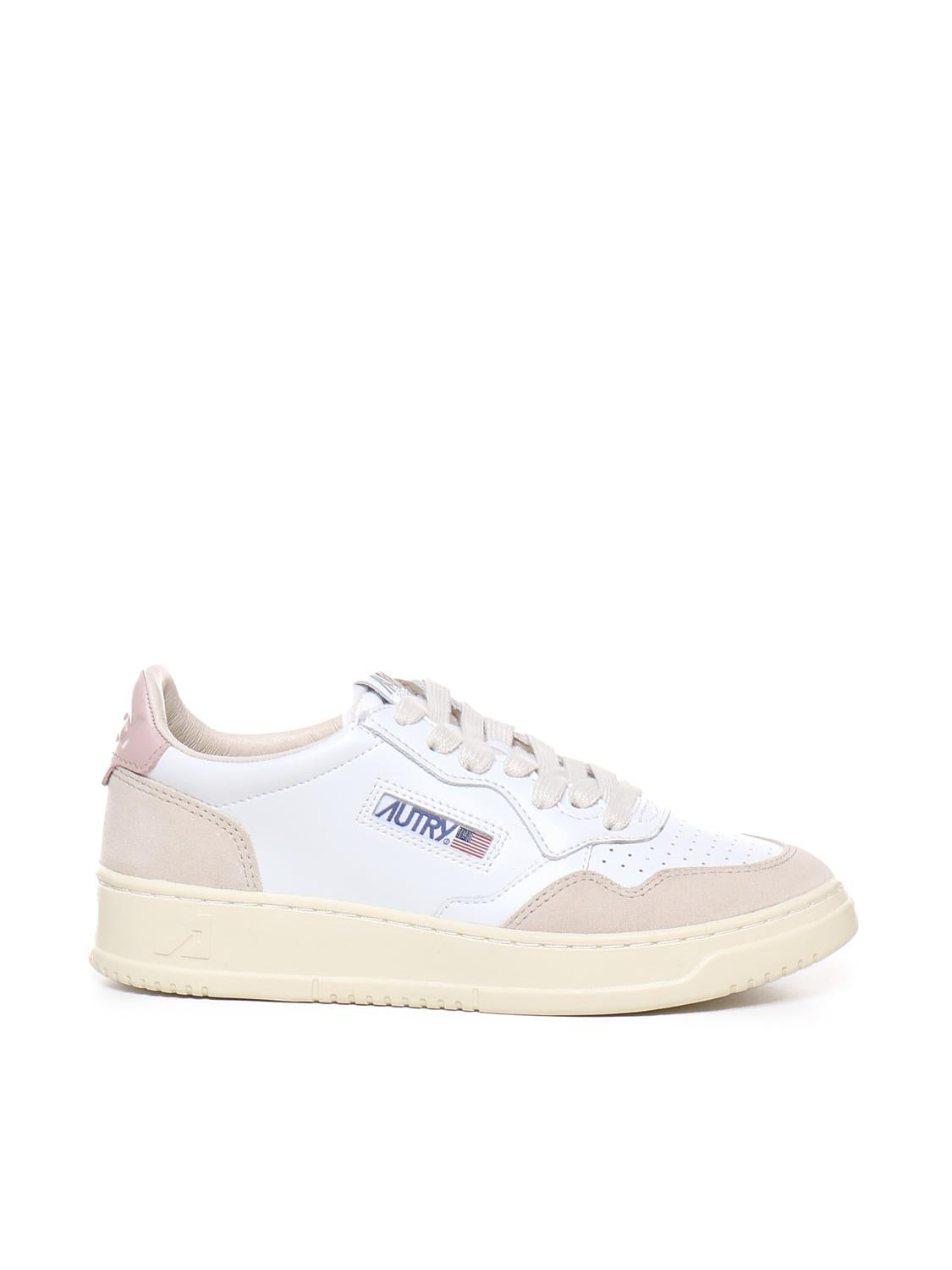 Sneakers medalist
