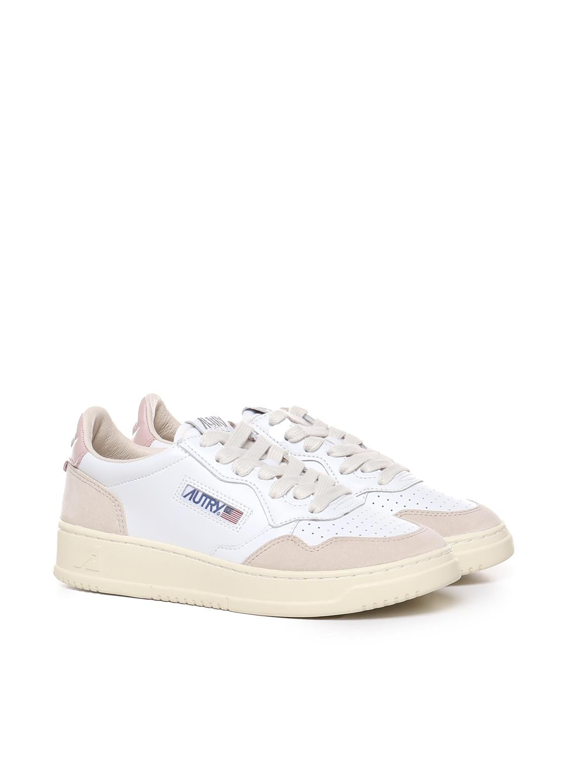 Sneakers medalist
