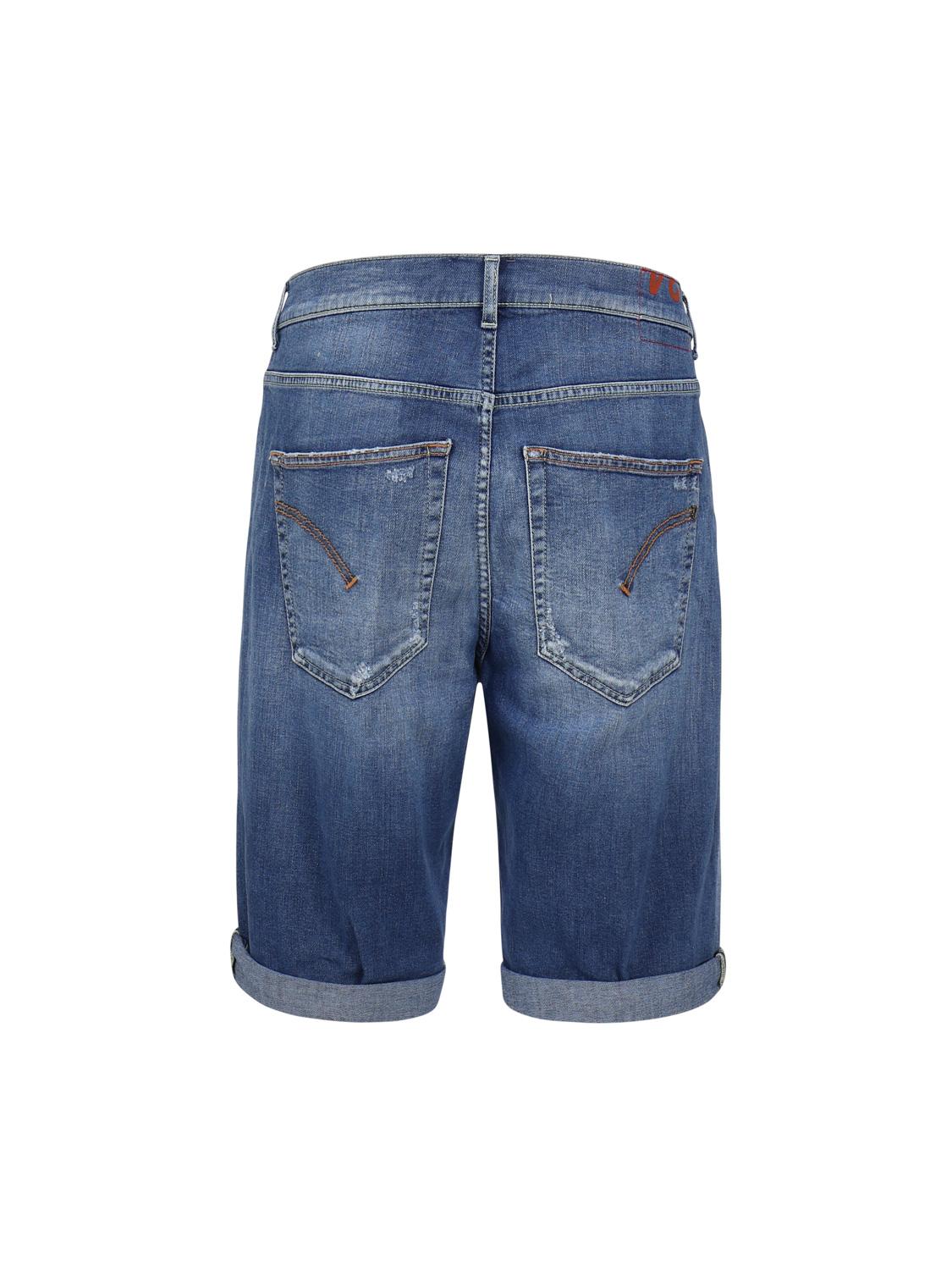 Bermuda Lenz in bull stretch