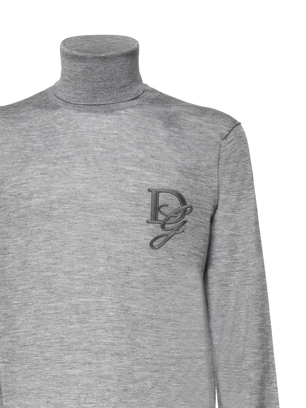 Maglia in lana vergine a collo alto